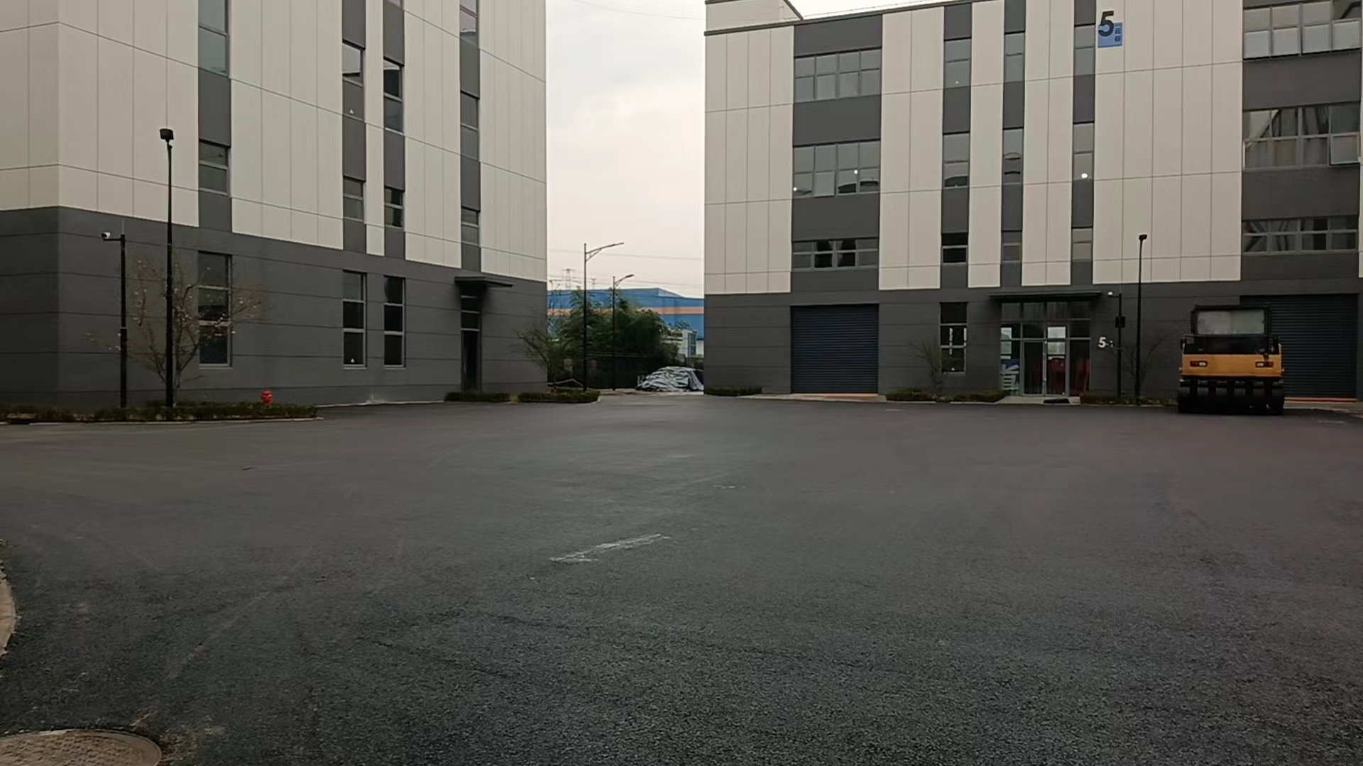 重庆壁山工业园区厂区路面摊铺一