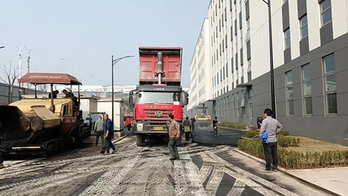 壁山工业园区厂区路面摊铺三