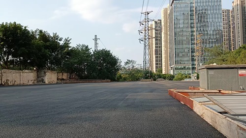 鲁能大道充电停车场二