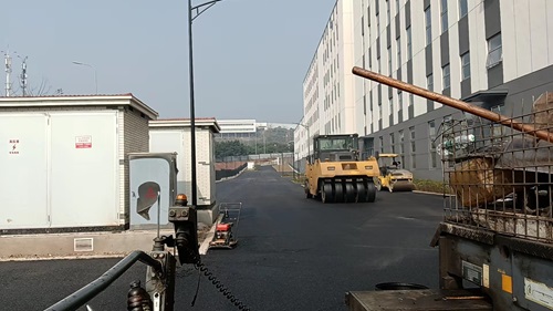 壁山工业园区厂区路面摊铺二